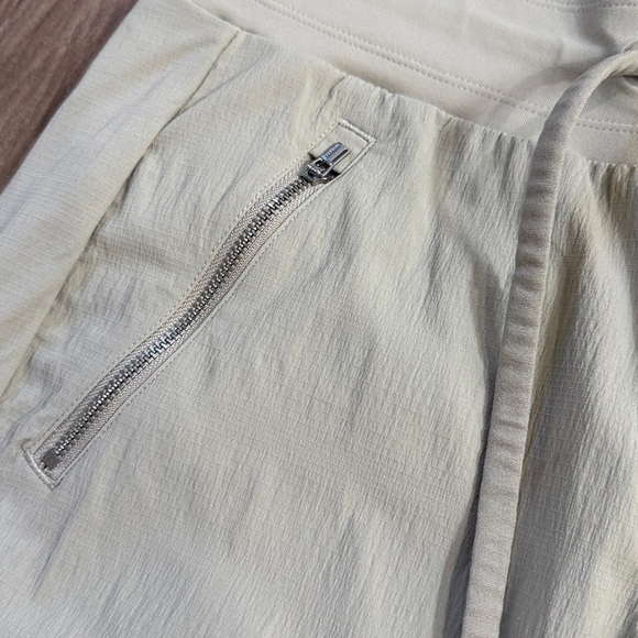 ATHLETA Trekkie North Jogger in Ecru Light Beige Athletic Pants Pockets Size 4 - Picture 7 of 12